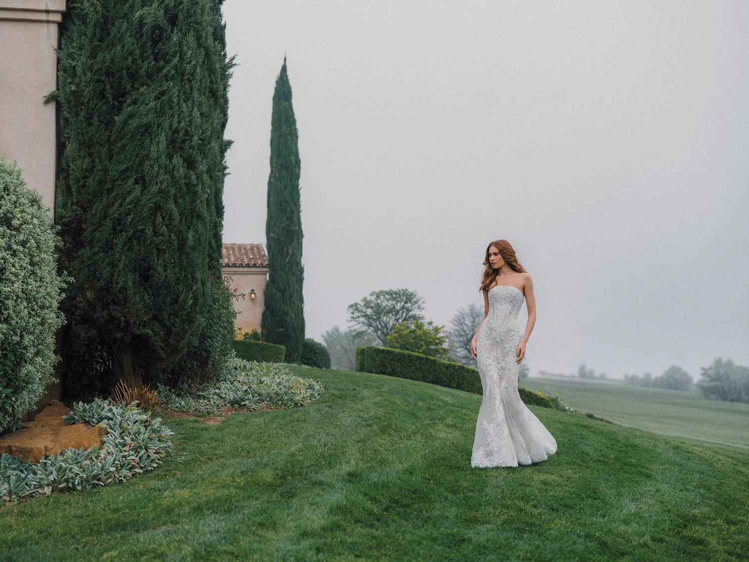 Allure Bridals A1495 brudekjole nude crescent-hals
