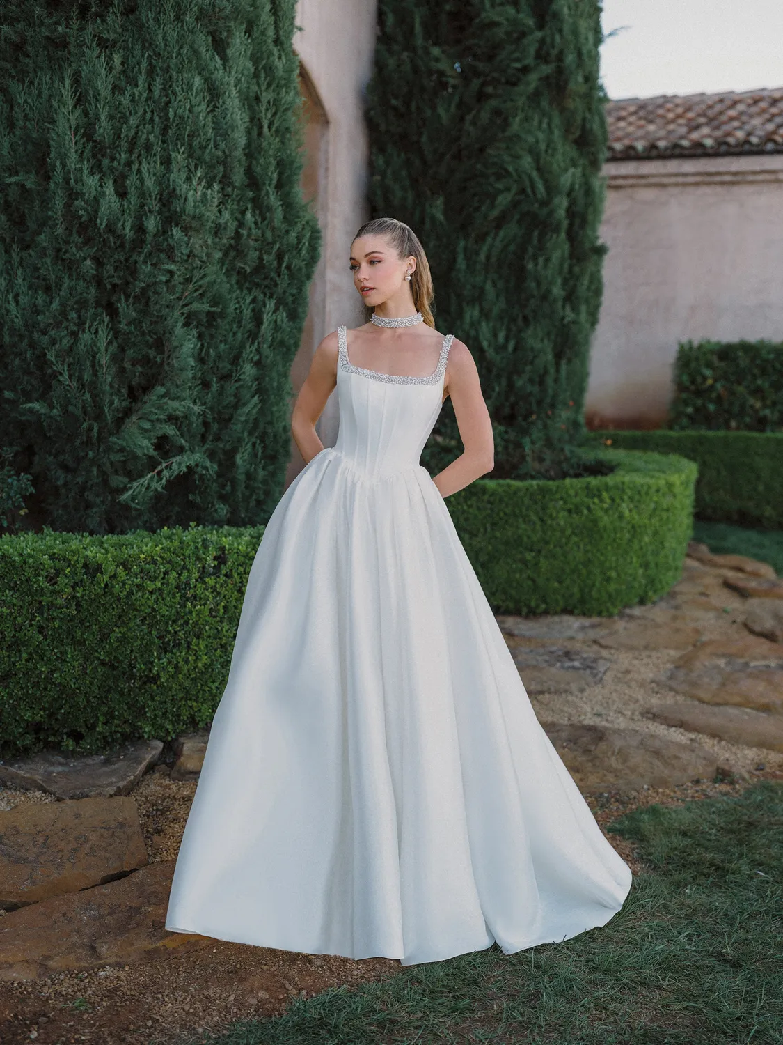 Allure Bridals A1497 brudekjole Ivory/Champagne mikado