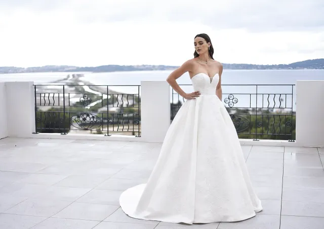Bella by Eglantine BEL22527 brudekjole elegant