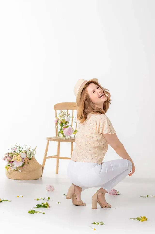 Sanna Lindström Lund T-shirt mælkebøtter – blomstret hverdagslook