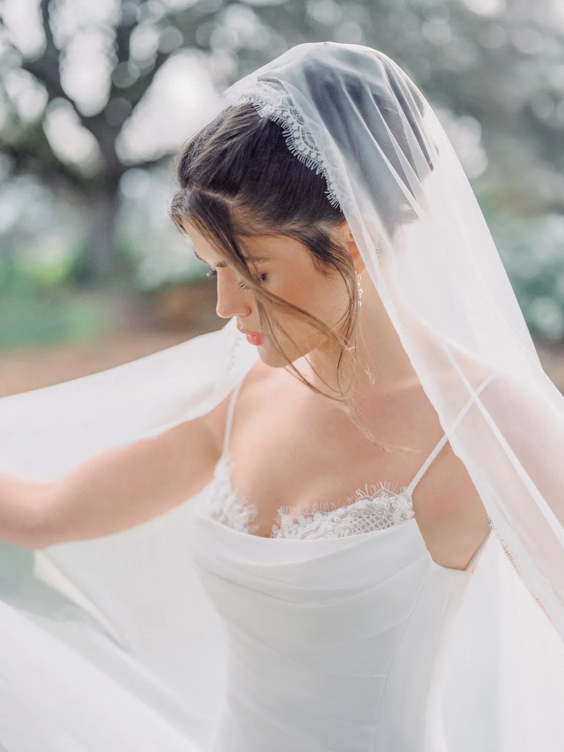 Allure Bridal Romance R3973 brudekjole Ivory slids