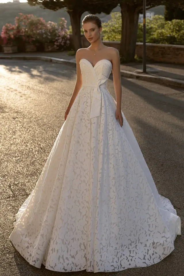 Bella by Eglantine BEL22433 brudekjole
