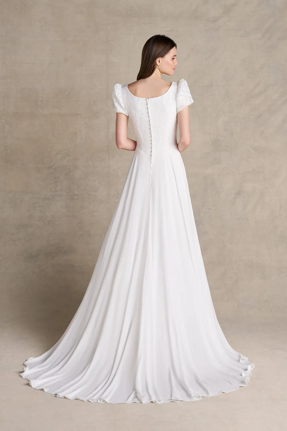 Allure Bridal Modest M809 brudekjole Ivory chiffon