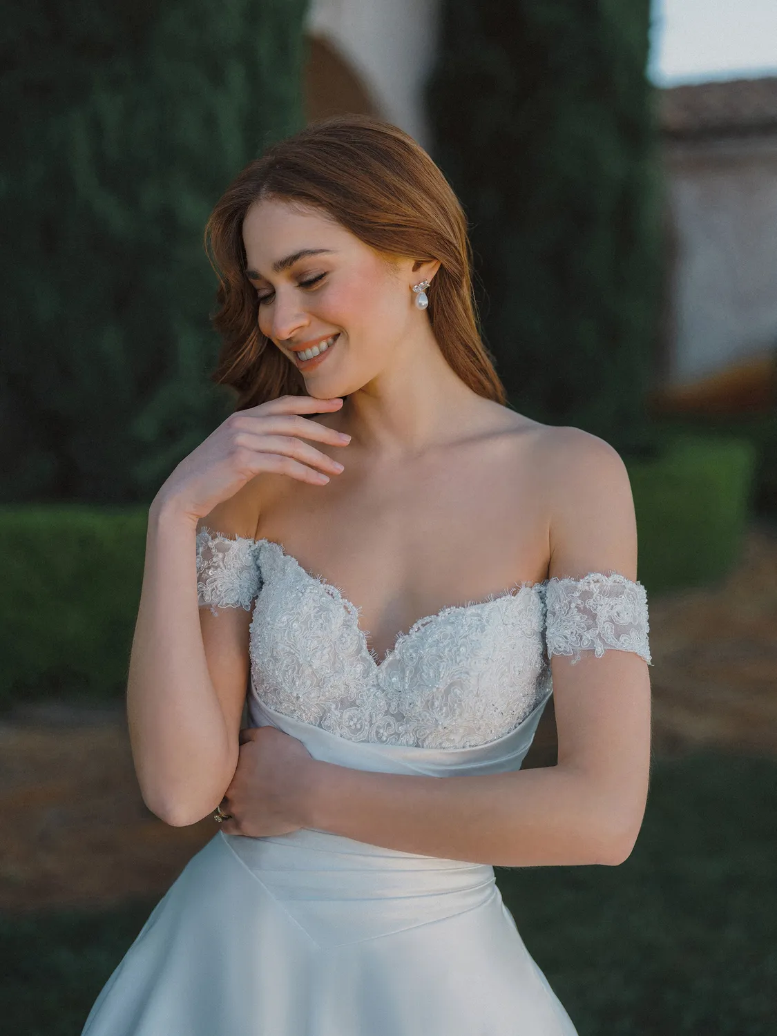 Allure Bridals A1479 brudekjole Ivory/Nude satin ballgown