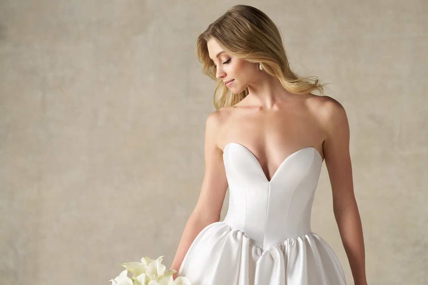 Allure Bridal A1492 brudekjole ivory mikado
