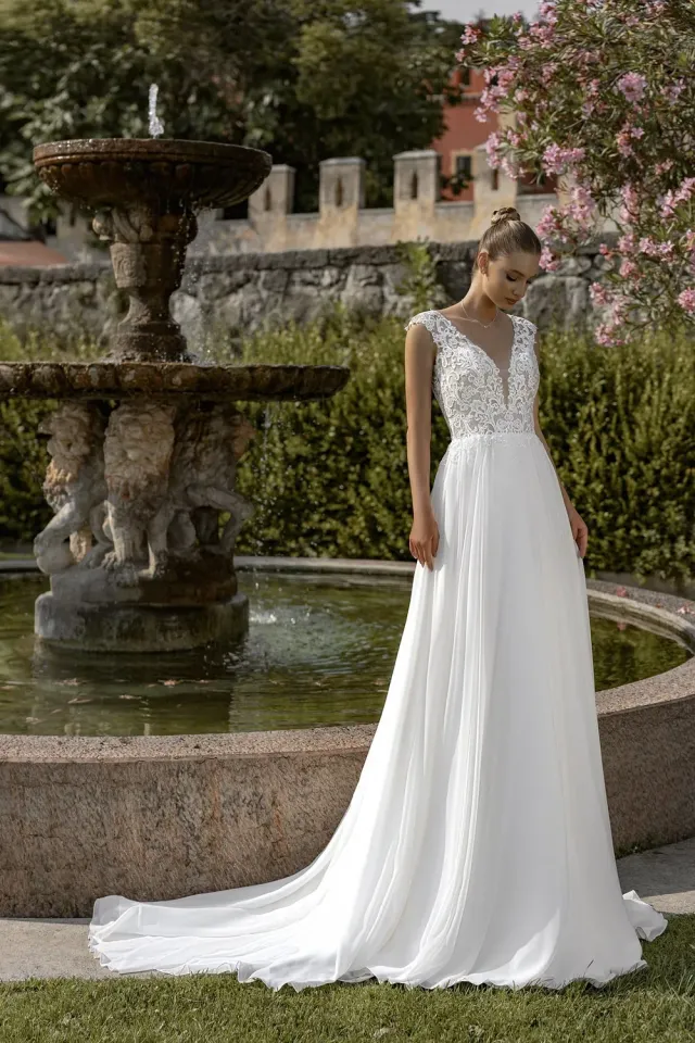 Bella by Eglantine BEL22423 brudekjole