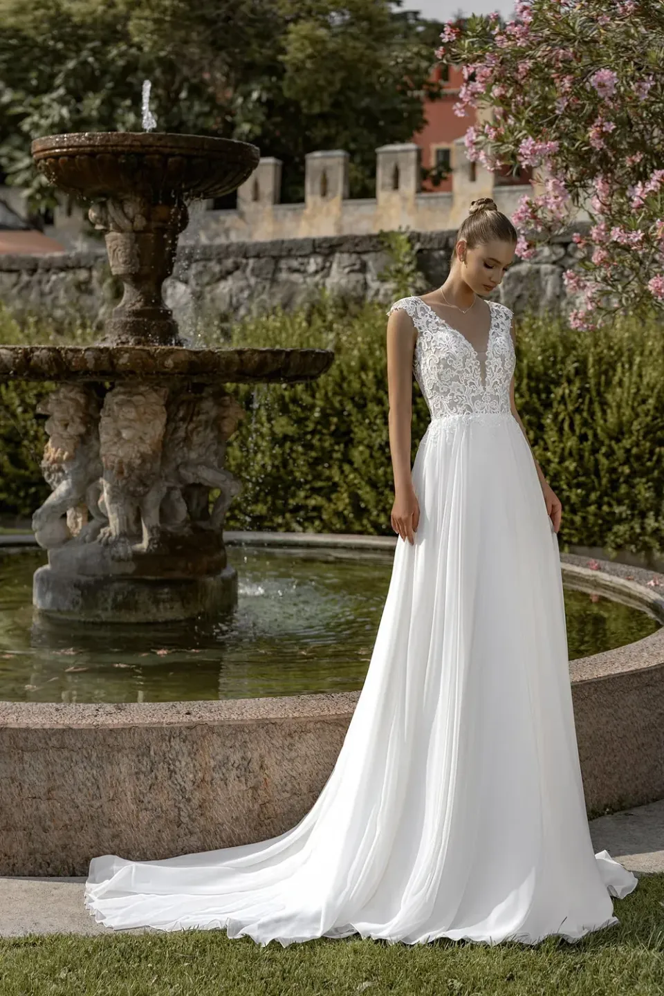 Bella by Eglantine BEL22423 brudekjole