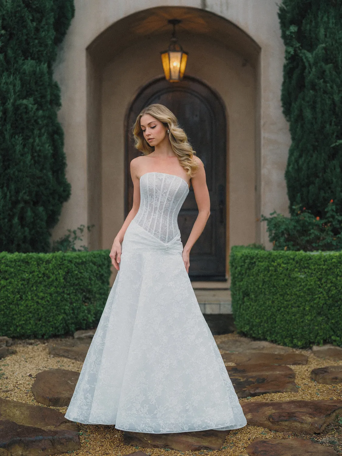 Allure Bridal A1473 brudekjole Ivory/Nude blonde drop waist