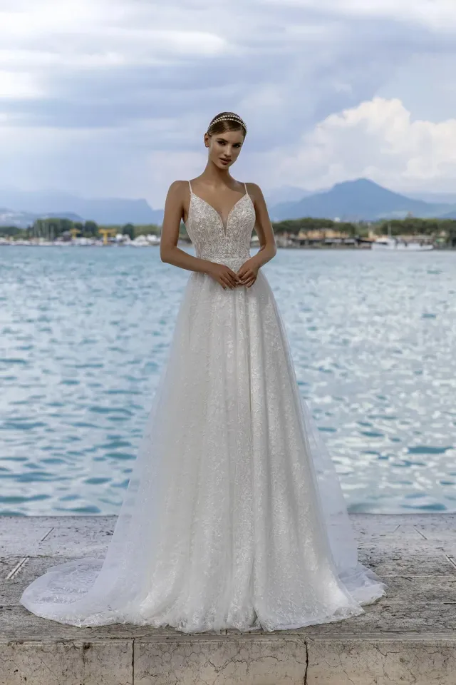 Bella by Eglantine BEL22403 brudekjole