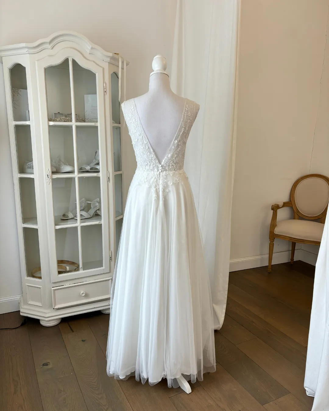 Sanna Lindström Frieda Second Hand brudekjole med softtylnederdel ivory str. 42