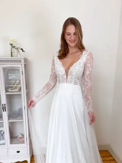 Sanna Lindström RomySpitzenärmel und V-Ausschnitt(Gr. 36 & 38) brudekjole med blondeærmer