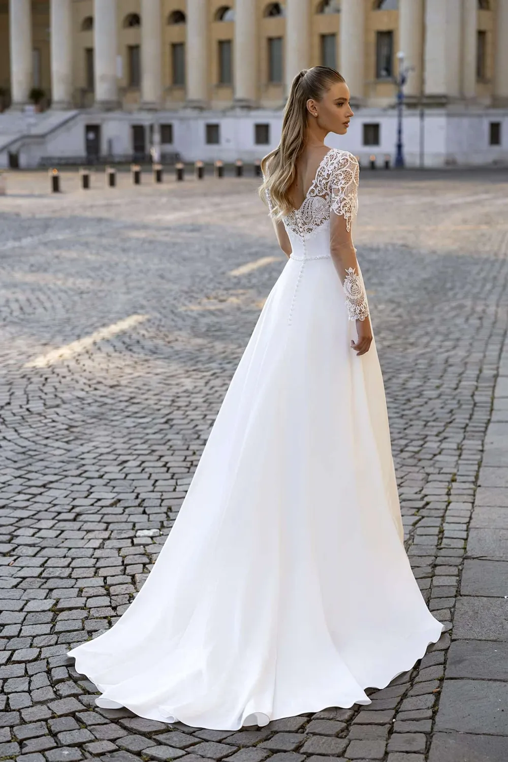 Bella by Eglantine BEL22431 brudekjole
