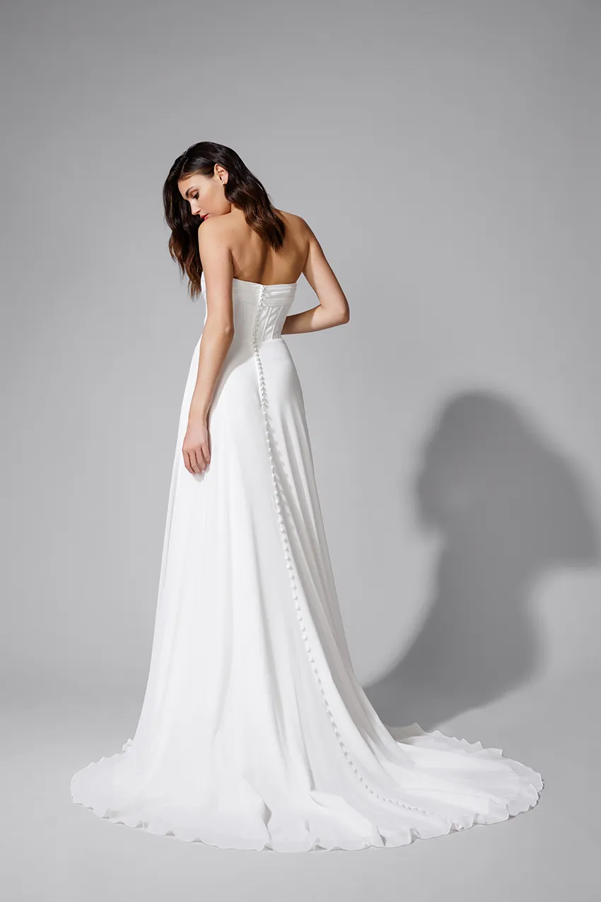 Bella by Eglantine BEL22718 brudekjole med lange ærmer