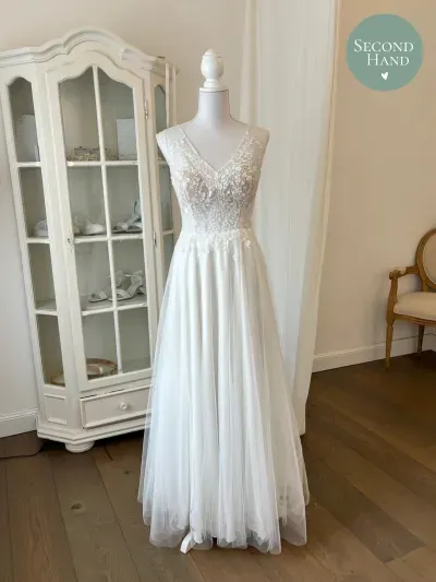 Sanna Lindström Frieda Second Hand brudekjole med softtylnederdel ivory str. 42