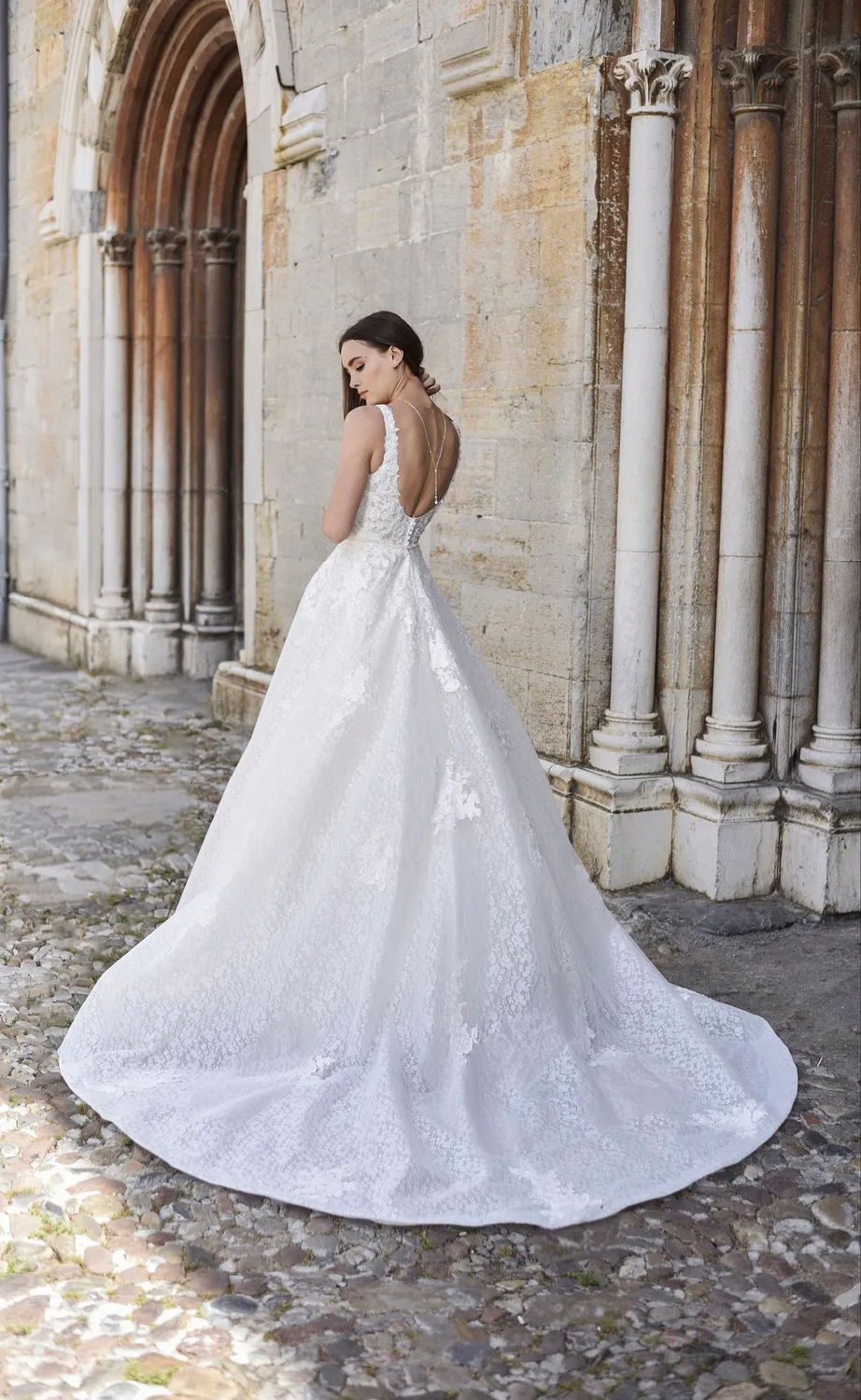 Bella by Eglantine BEL22537 brudekjole elegant model