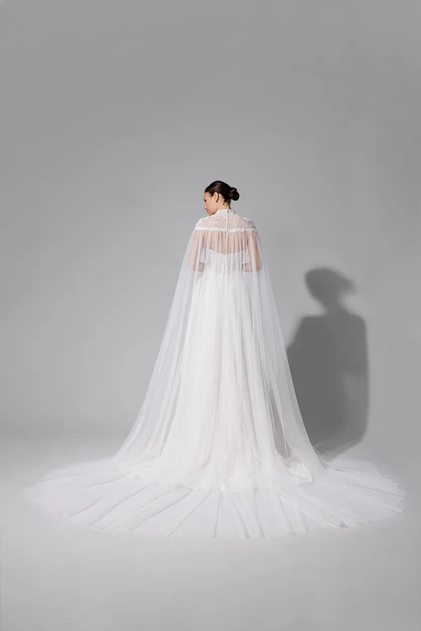 Bella by Eglantine BEL22714 brudekjole med cape ivory