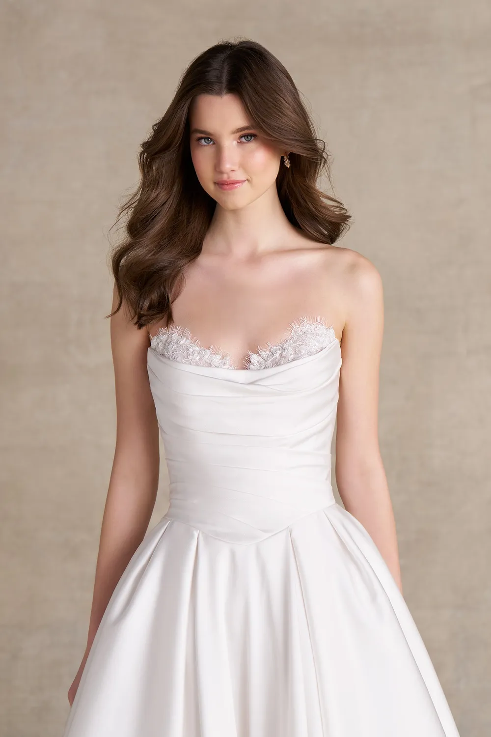 Allure Bridal Allure Romance R3975 brudekjole Ivory/Nude mikado ballgown