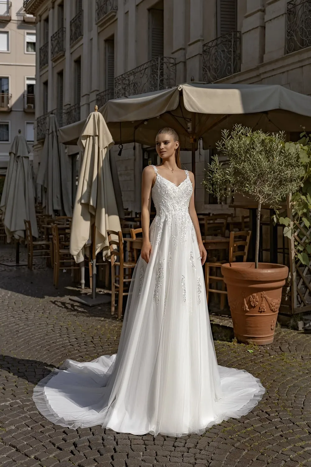 Bella by Eglantine BEL22407 brudekjole