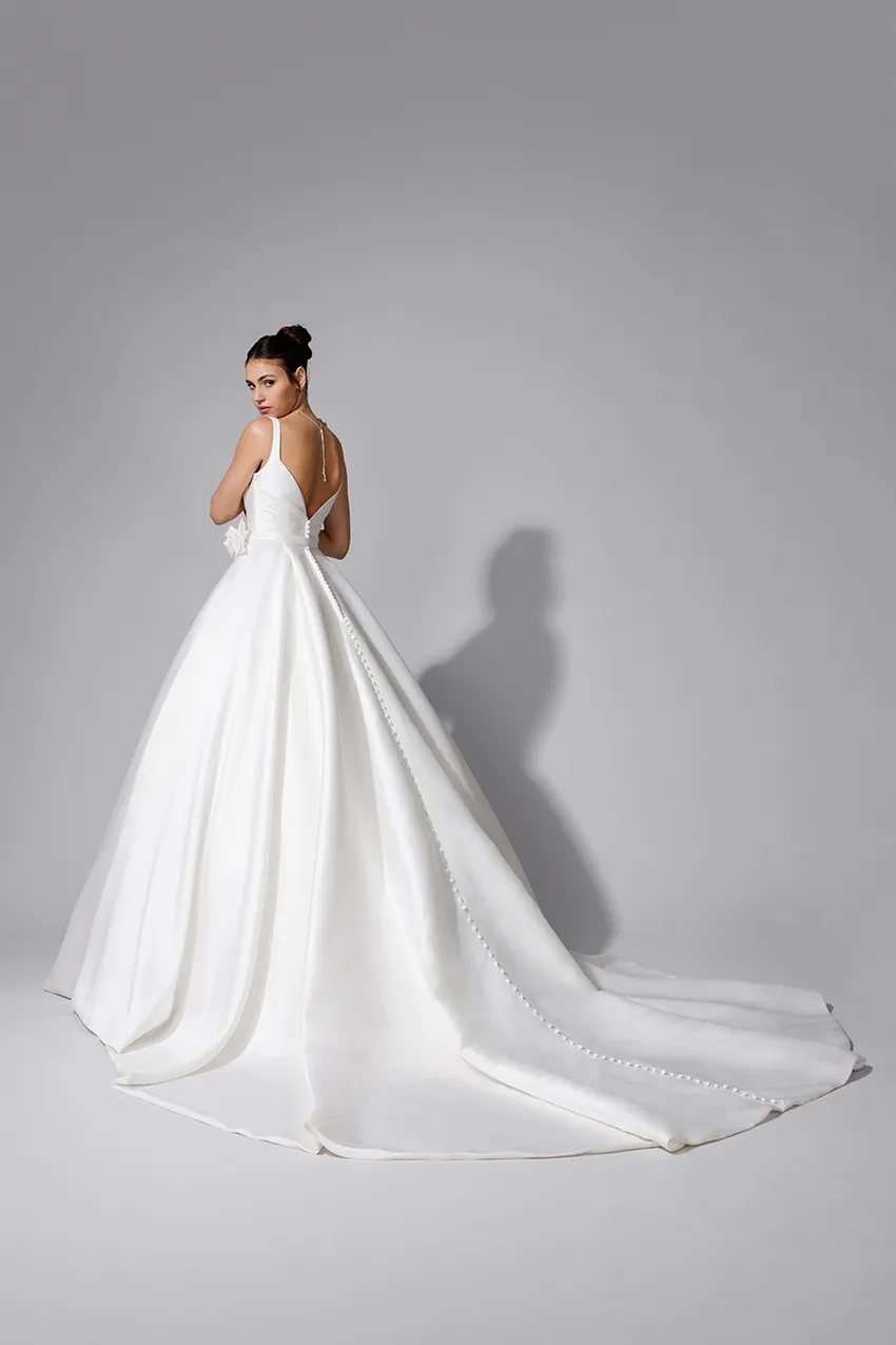 Bella by Eglantine BEL22733 brudekjole mikado med blomsterbælte