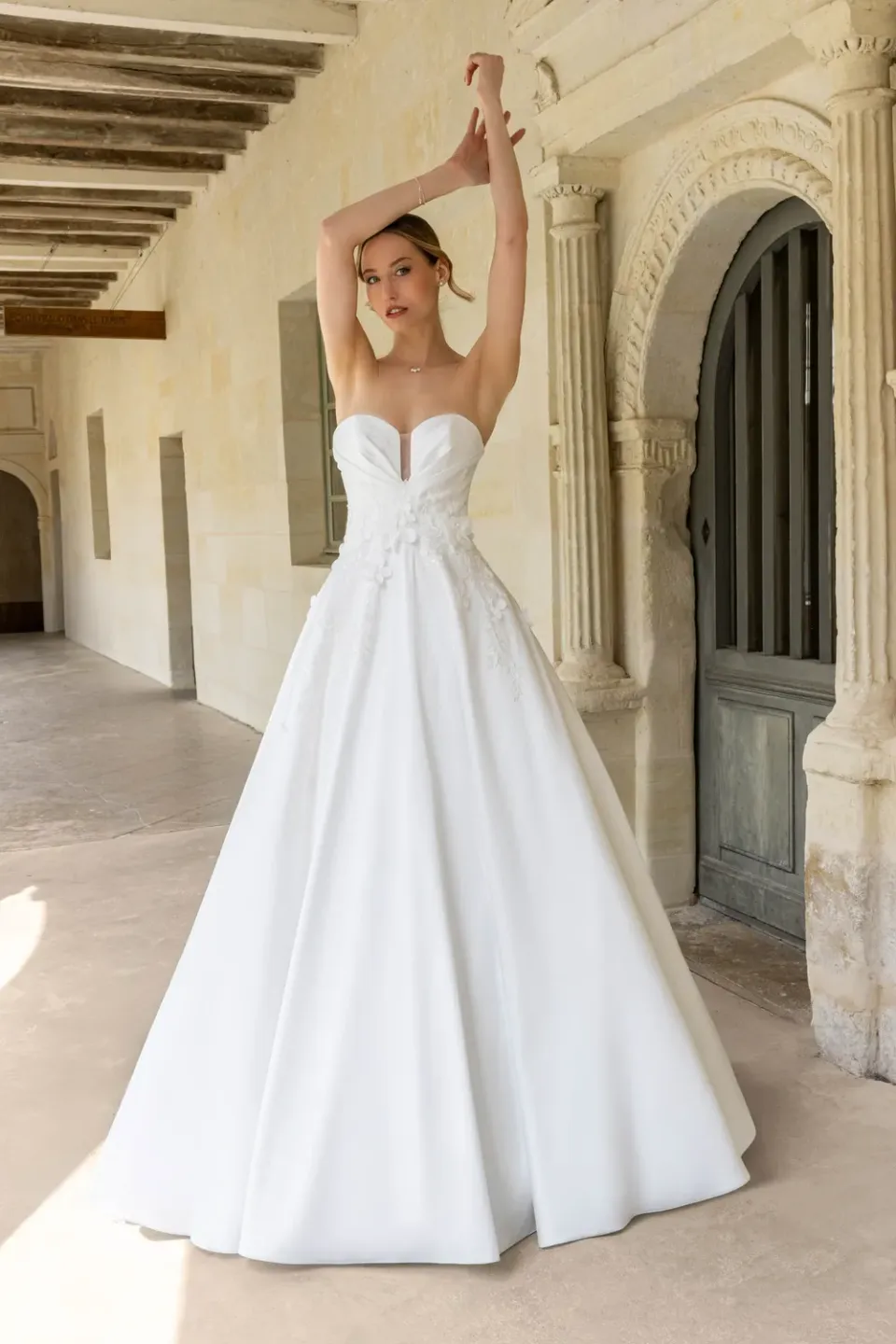 Bella by Eglantine BEL22603 brudekjole