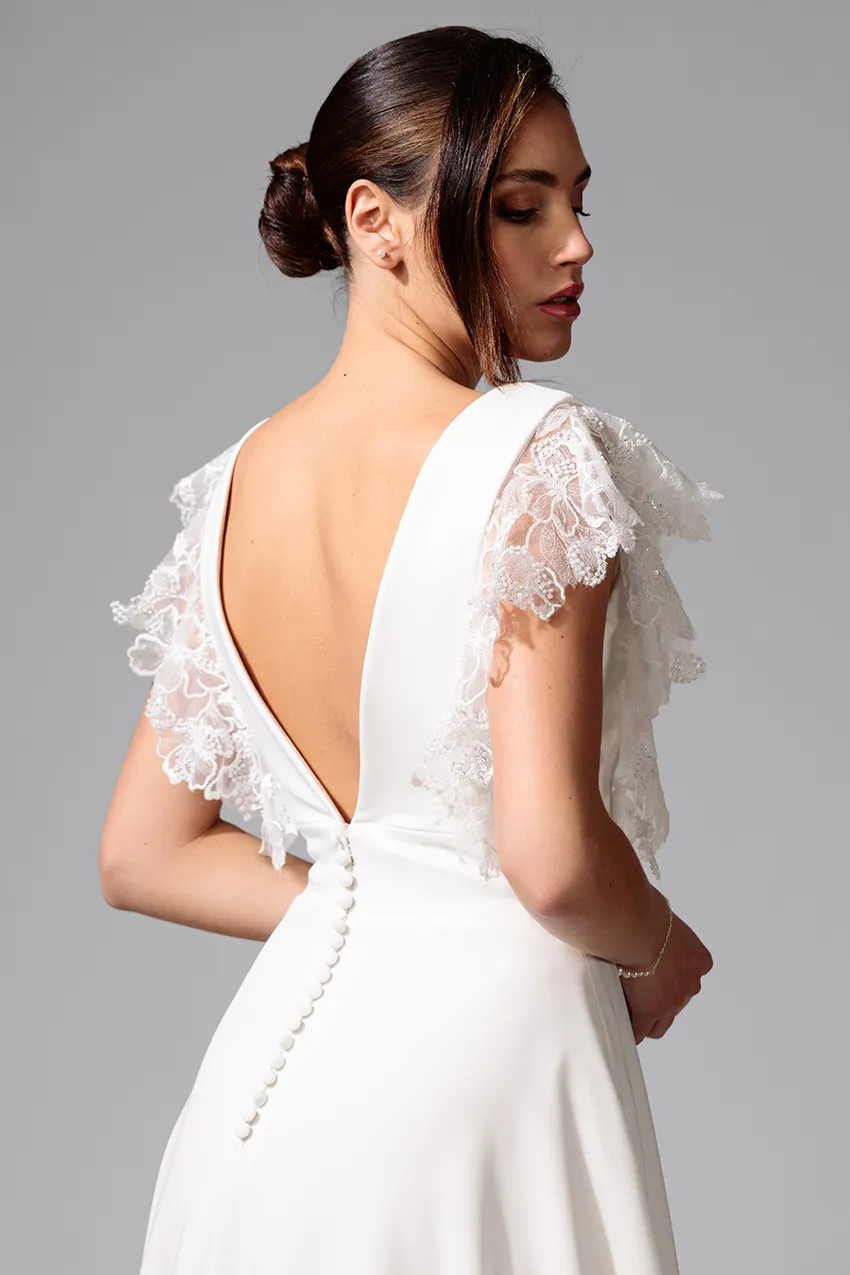 Bella by Eglantine BEL22713 brudekjole flydende