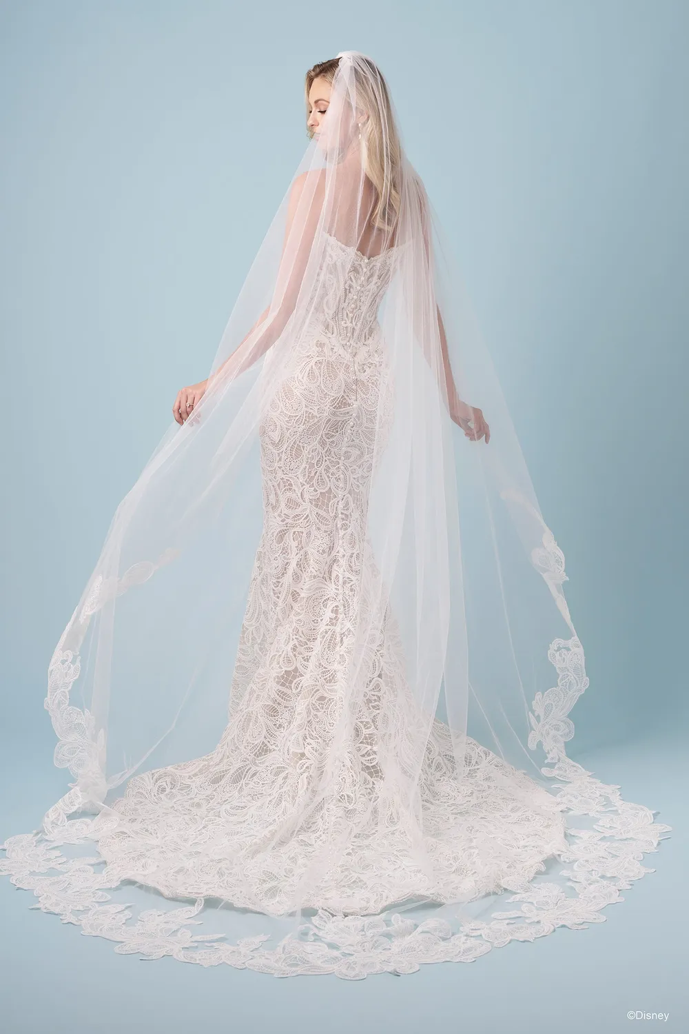 Allure Bridal Disney Jasmine DV54 brudslør ivory katedral blonde