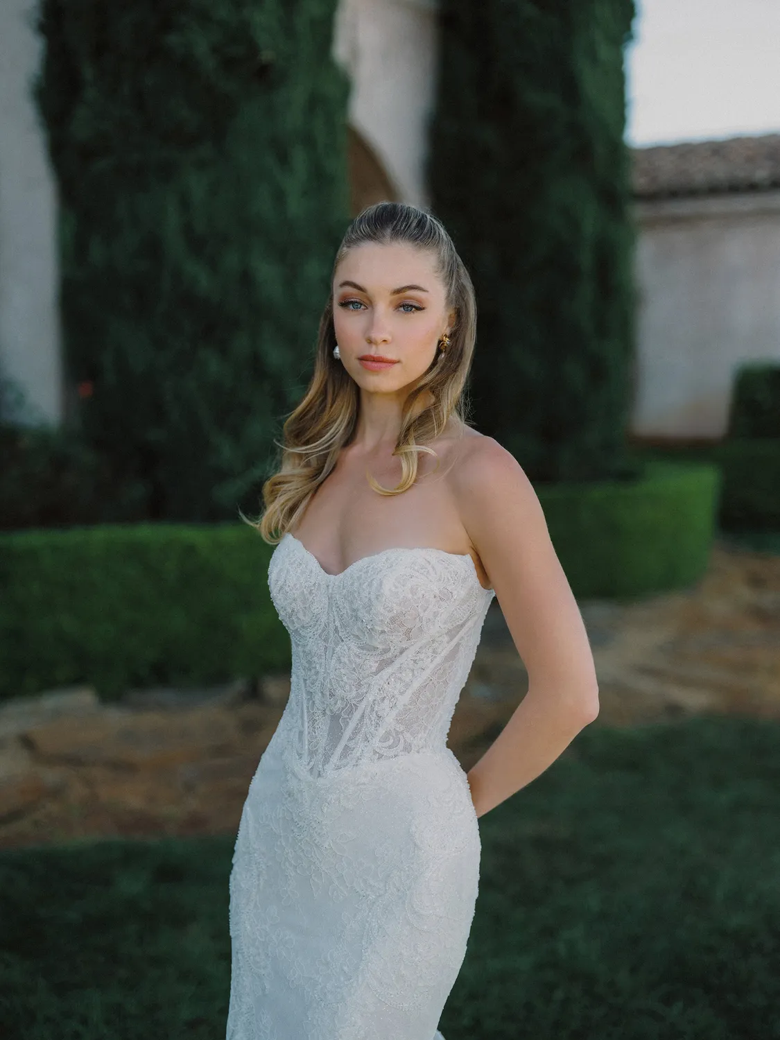 Allure Bridals A1481 brudekjole Sand Ivory Nude stropløs
