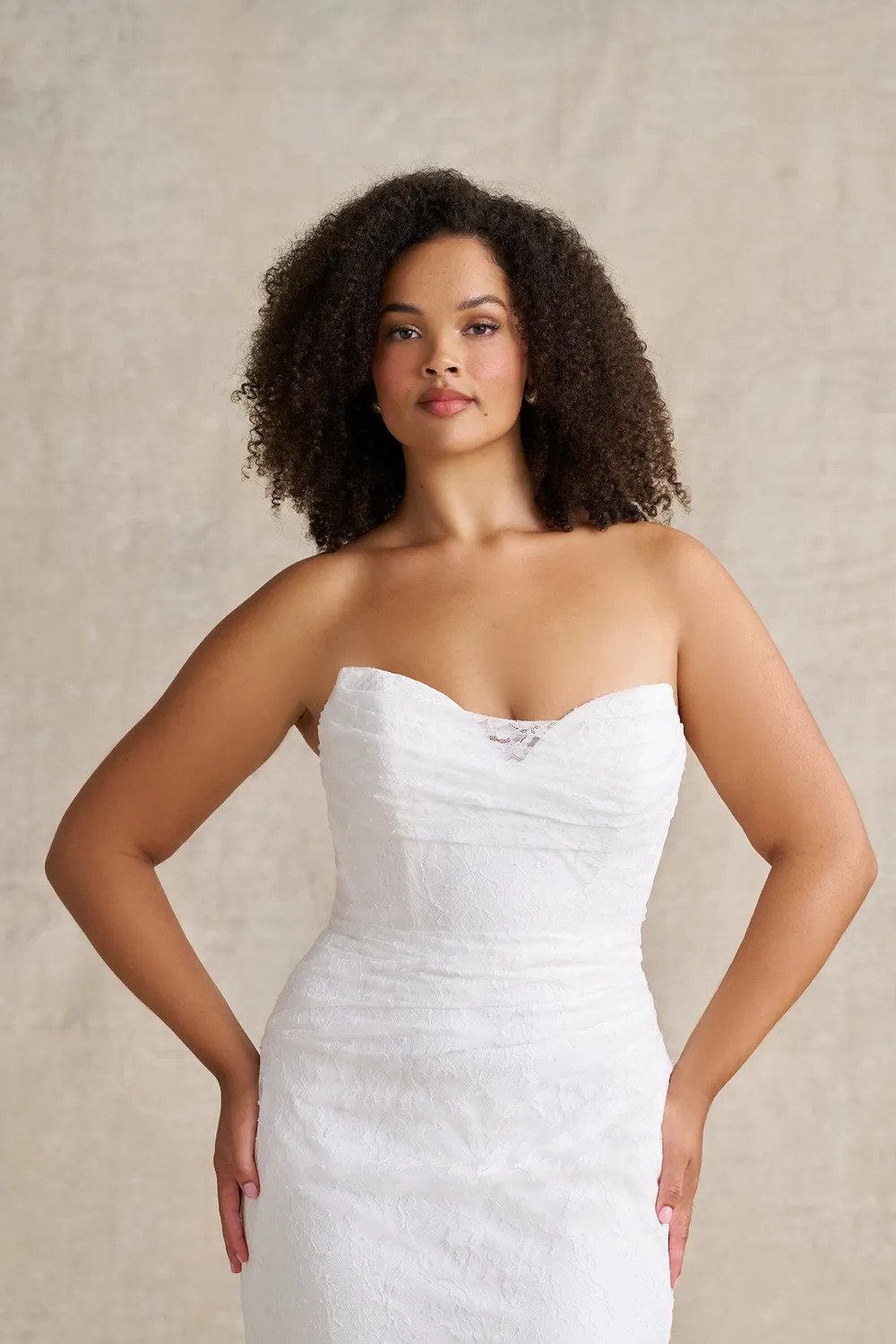 Allure Romance R3990 sheath brudekjole Ivory rynket blonde