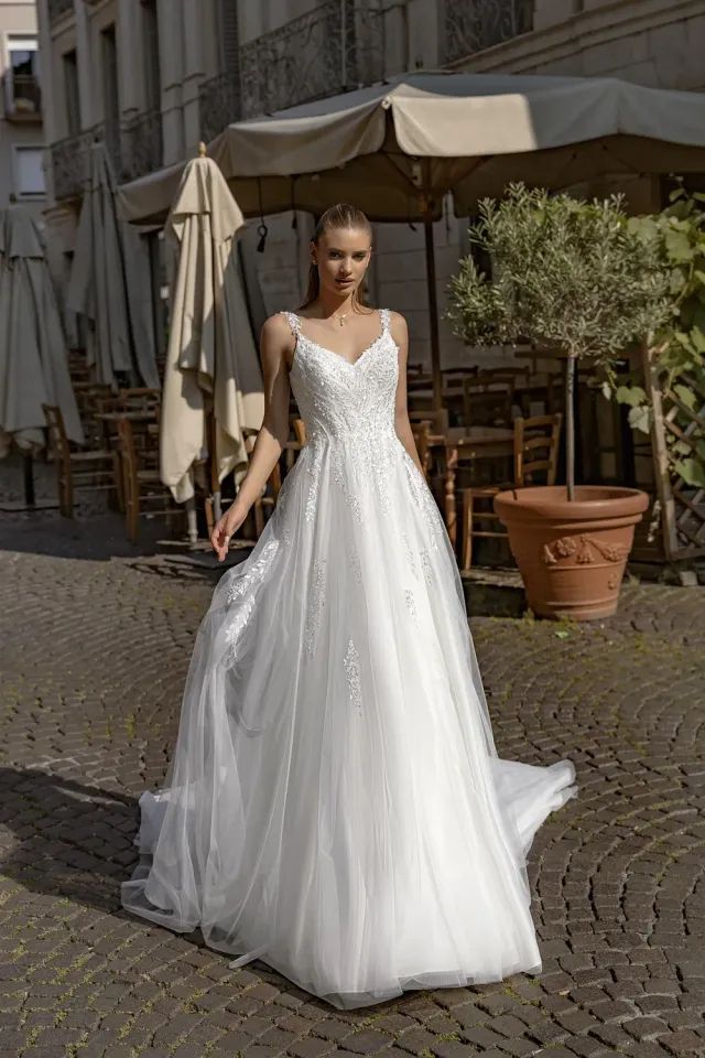 Bella by Eglantine BEL22407 brudekjole