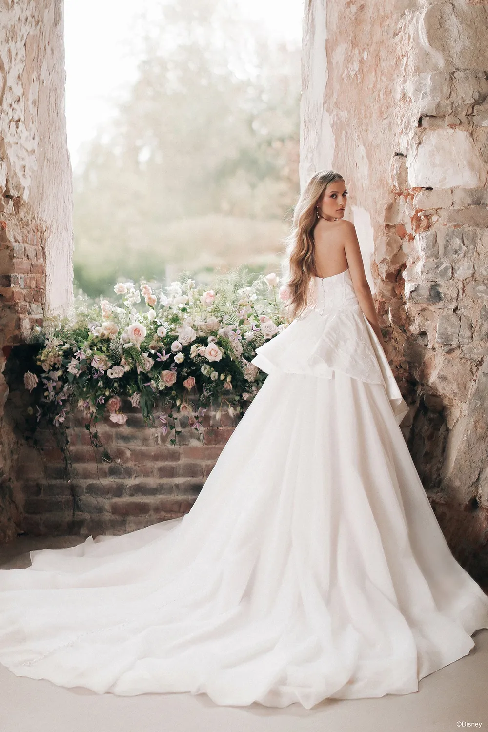 Allure Bridal Disney Fairy Tale Weddings D466 Rapunzel brudekjole Lavender/Ivory blonde ballgown