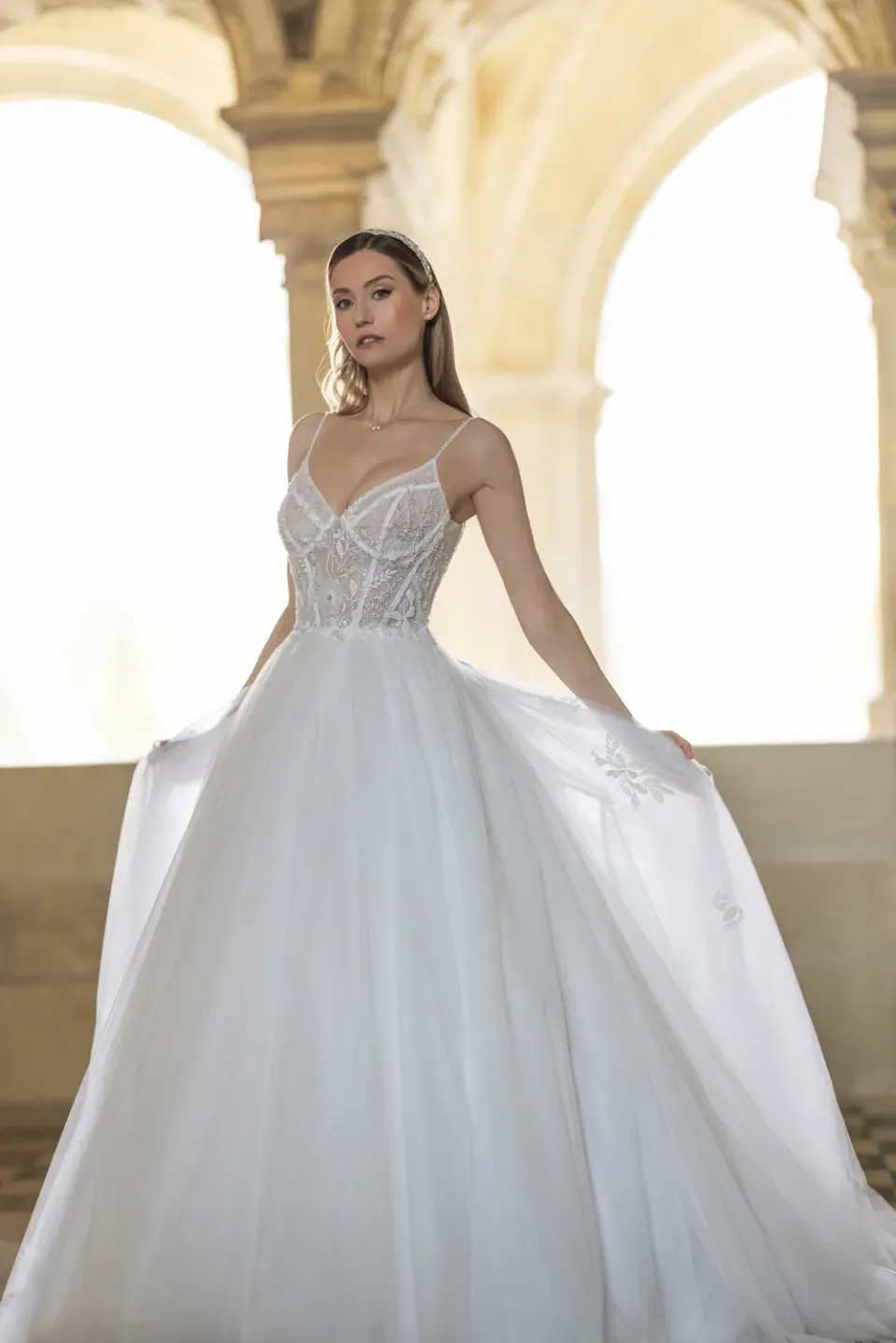 Bella by Eglantine BEL22605 brudekjole