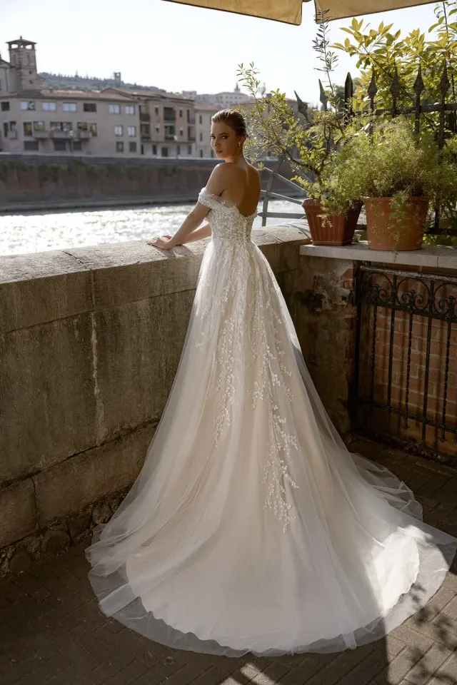 Bella by Eglantine BEL22428 brudekjole