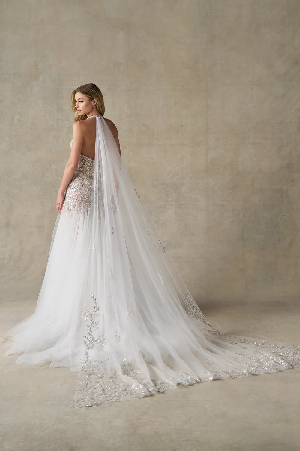 Allure Bridals A1489 brudekjole ivory/nude med cape