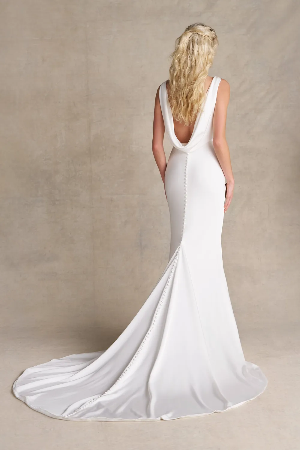 Allure Bridal Allure Romance R3986 brudekjole Ivory satin med cowl-udskæring