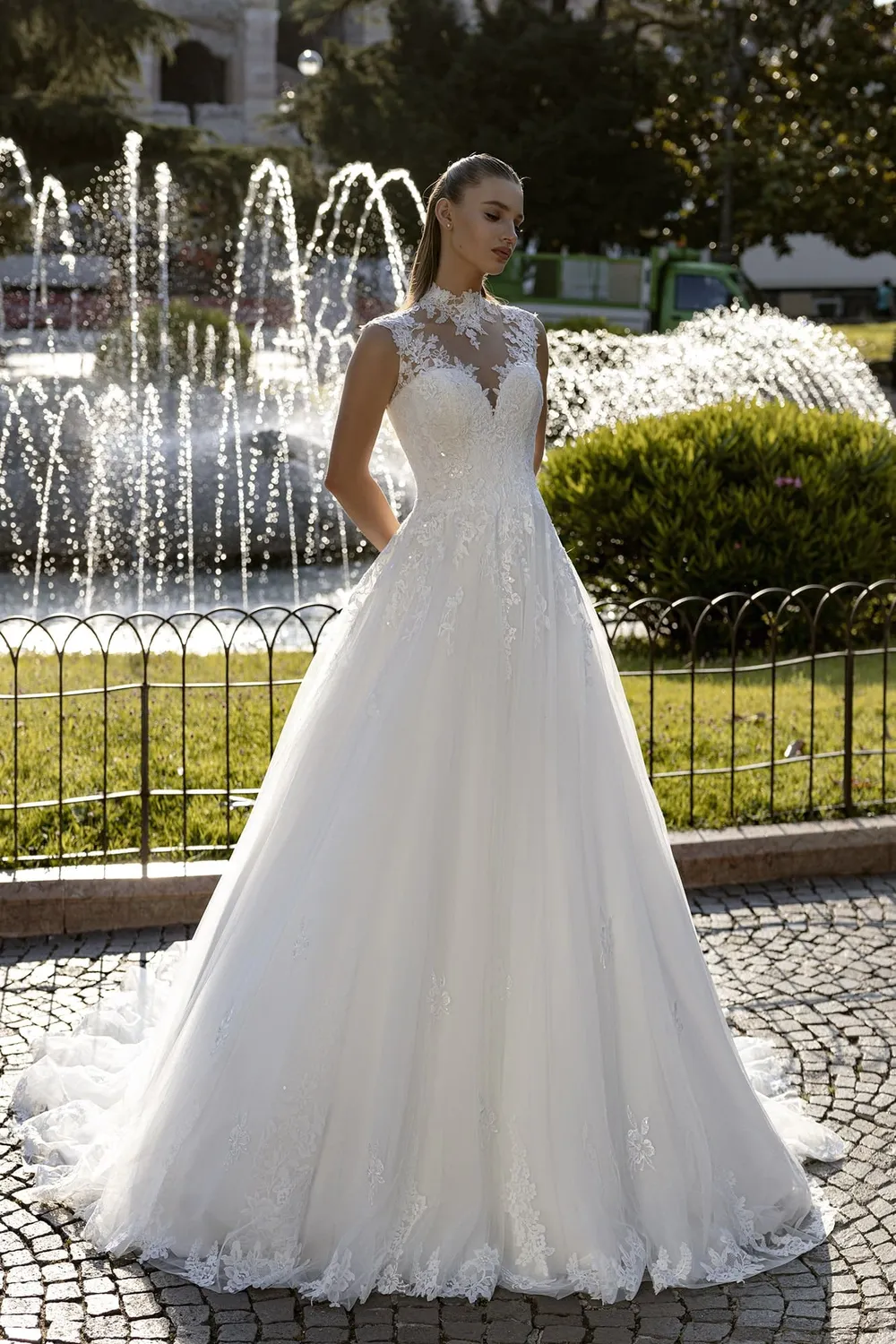 Bella by Eglantine BEL22430 brudekjole