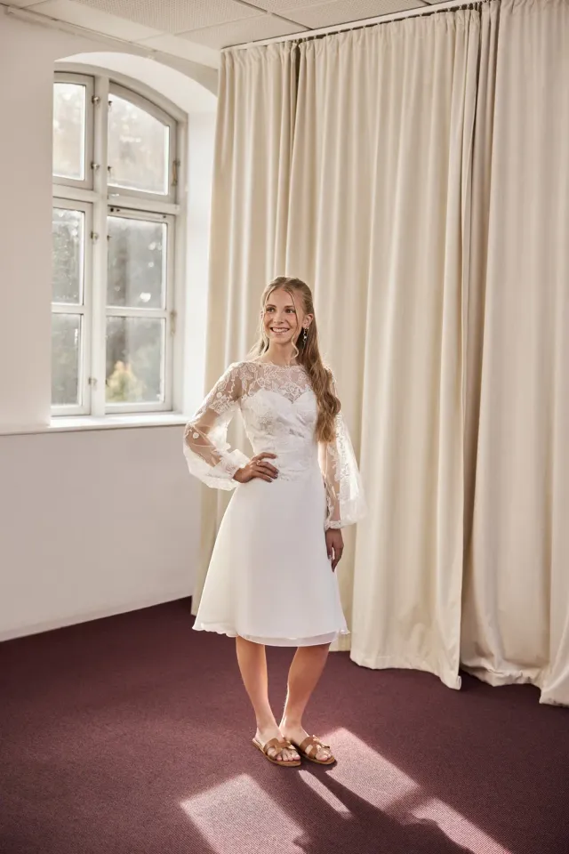 Panayotis Elina x Jasmin Lind konfirmationskjole blonde