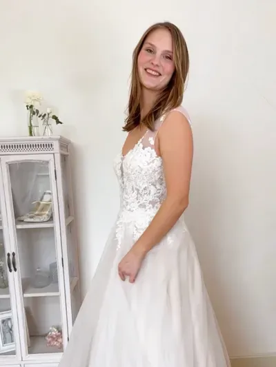 Sanna Lindström Leonie brudekjole str. 38 med blondedetaljer