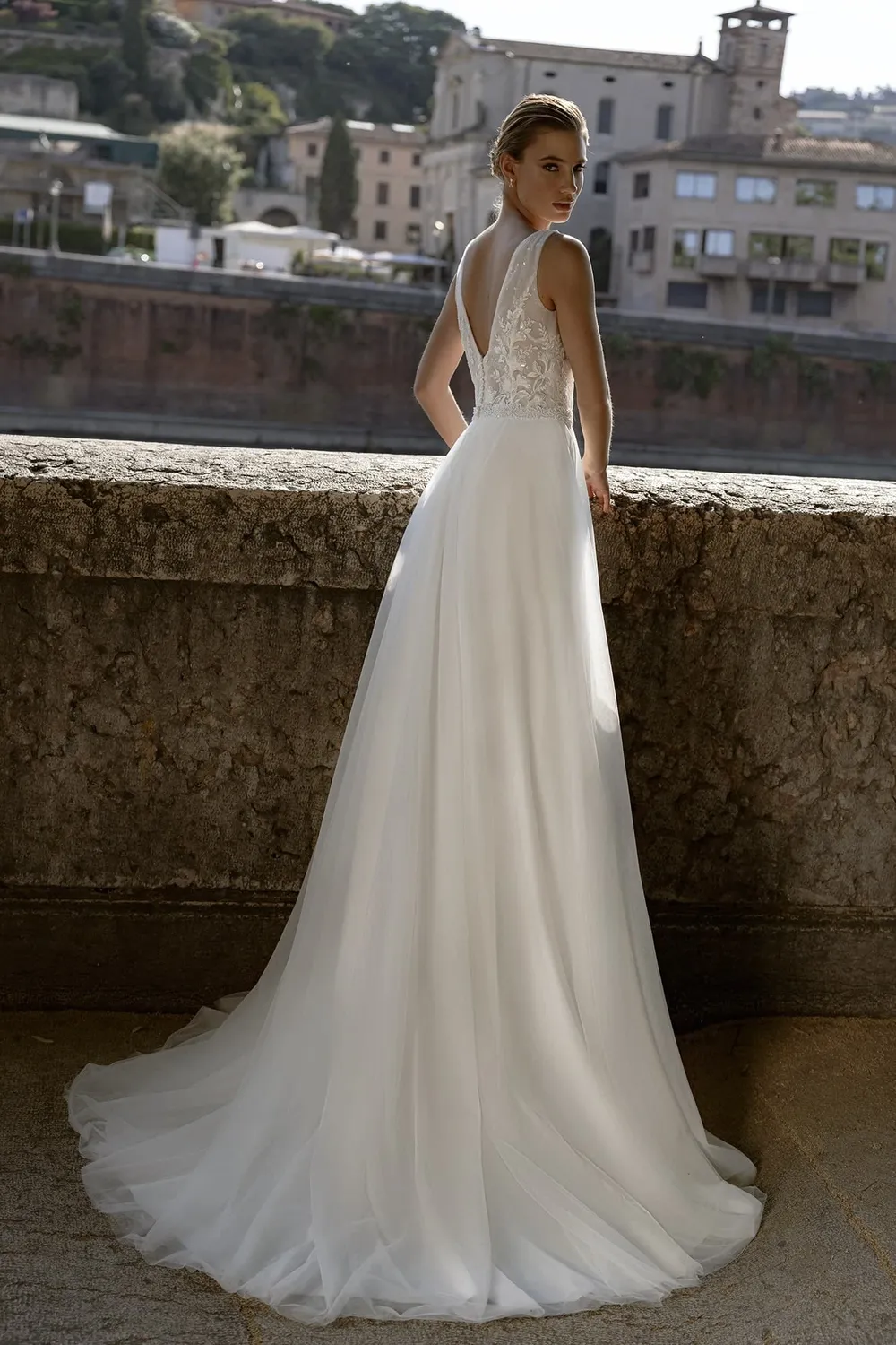 Bella by Eglantine BEL22417 brudekjole