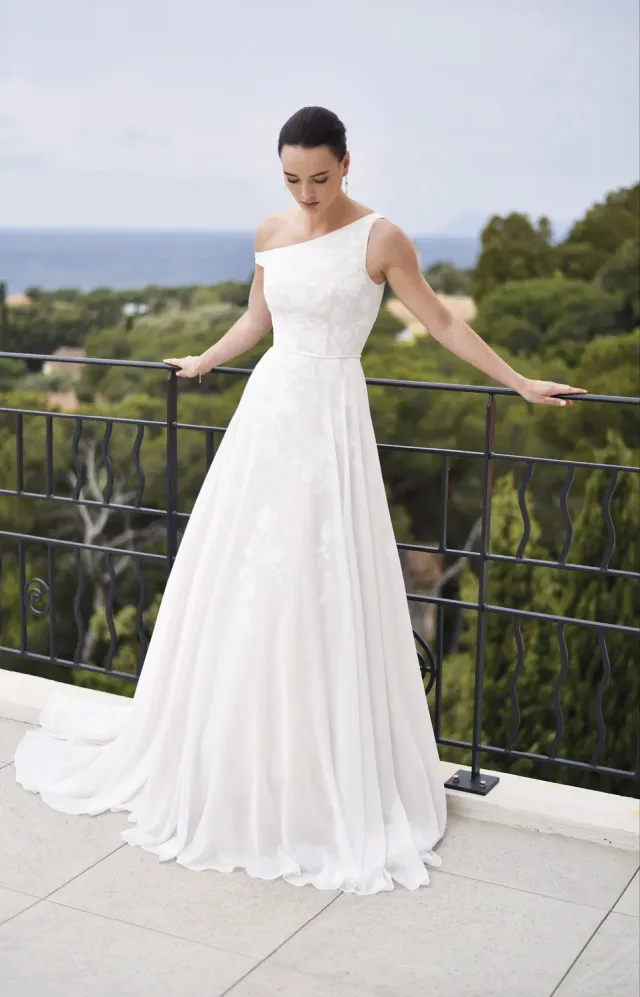 Bella by Eglantine BEL22521 brudekjole