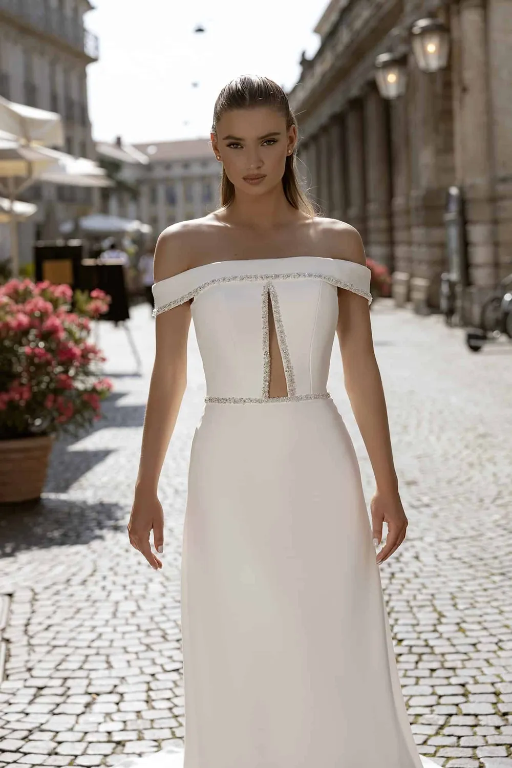Bella by Eglantine BEL22418 brudekjole