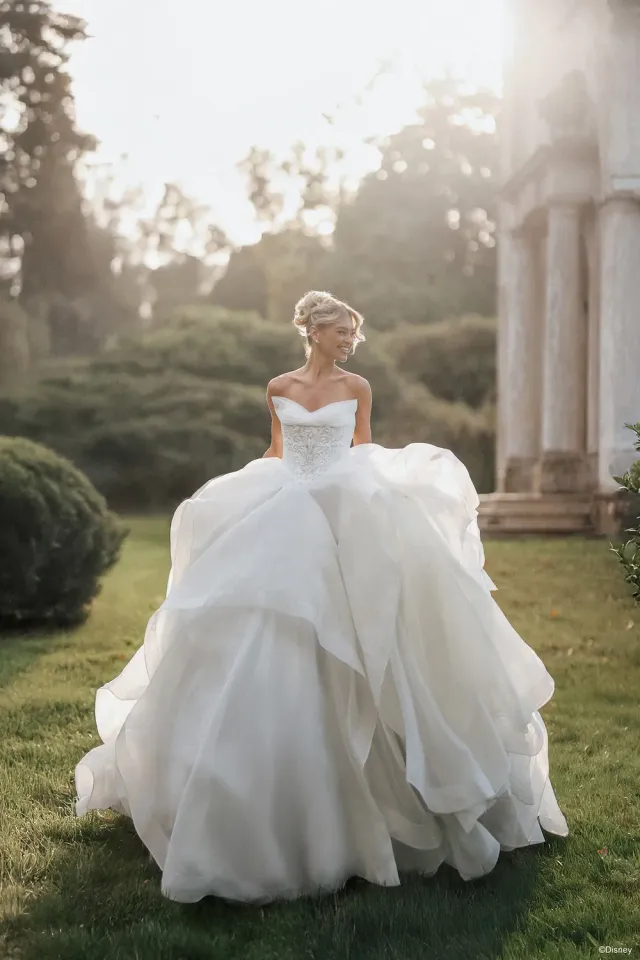 Allure Bridal D463 Cinderella brudekjole organza platinum