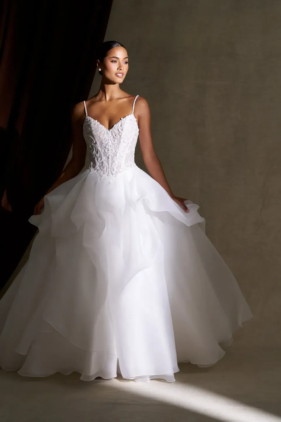 Allure Couture C848 brudekjole Ivory/Champagne organza