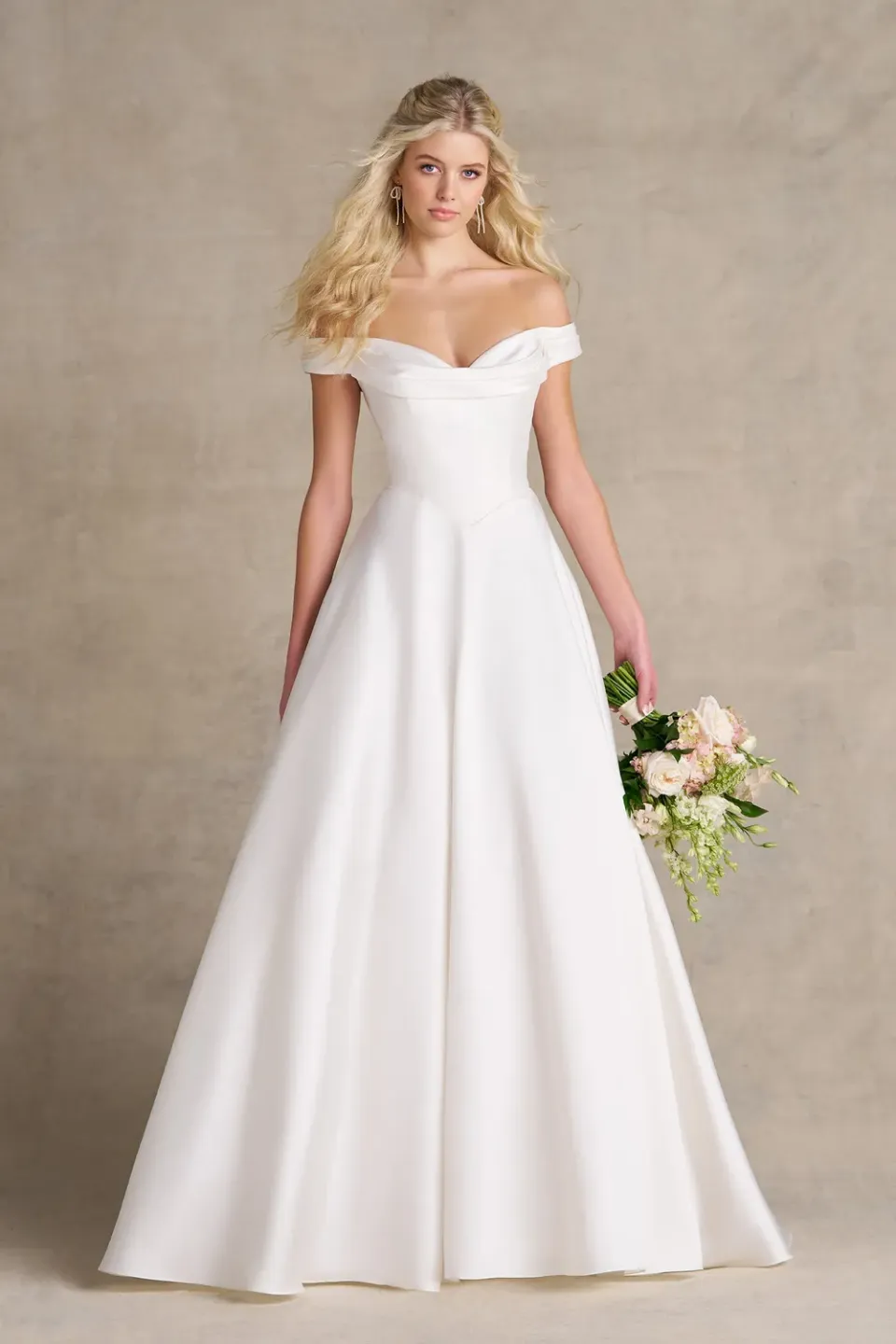 Allure Bridal R3982 brudekjole Ivory mikado sweetheart