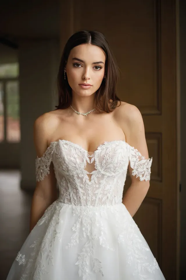 Bella by Eglantine BEL22511 brudekjole standardmodel