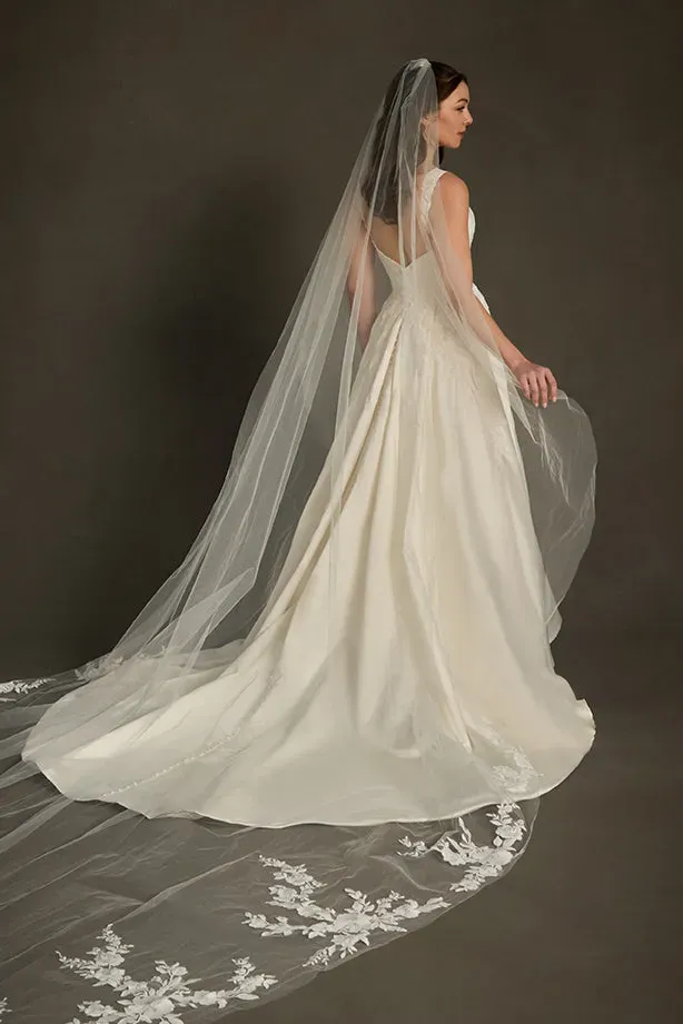 Allure Bridal V092C katedralslør ivory med blonde